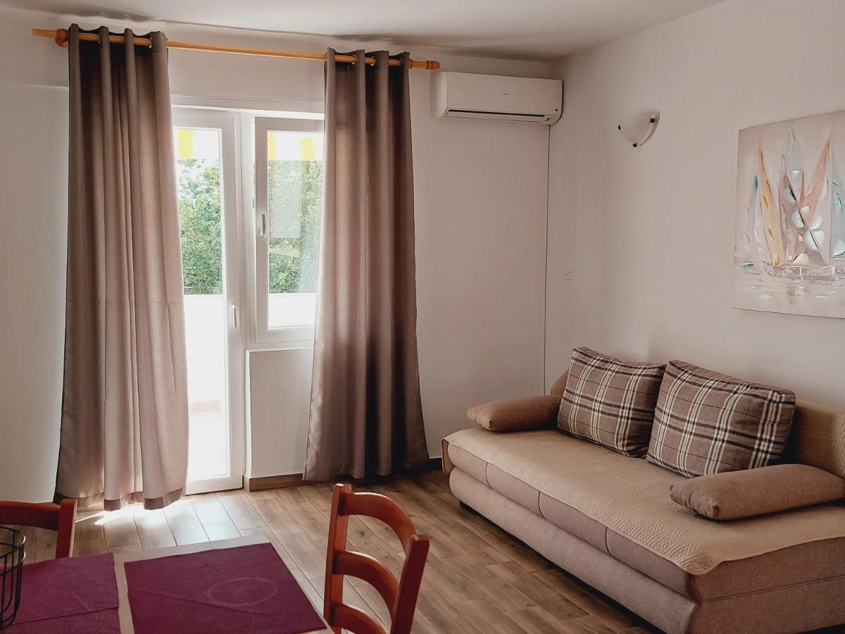 Apartments Nikola Caska Novalja Bagian luar foto