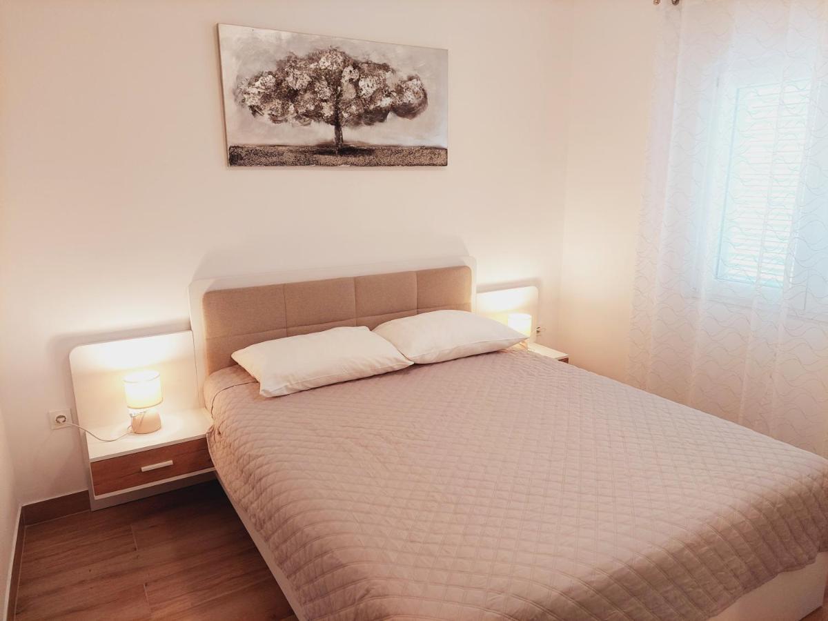 Apartments Nikola Caska Novalja Bagian luar foto