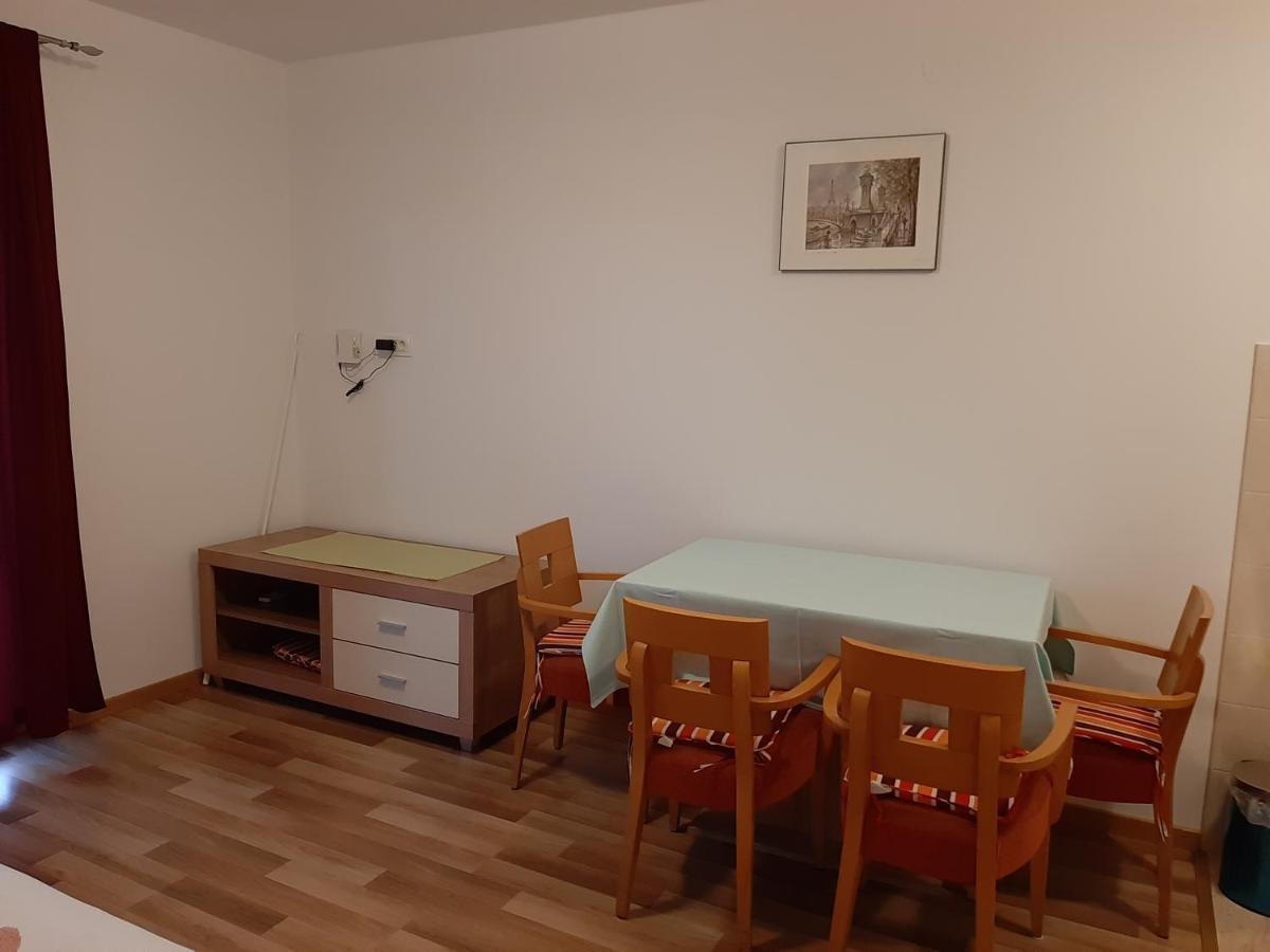Apartments Nikola Caska Novalja Bagian luar foto