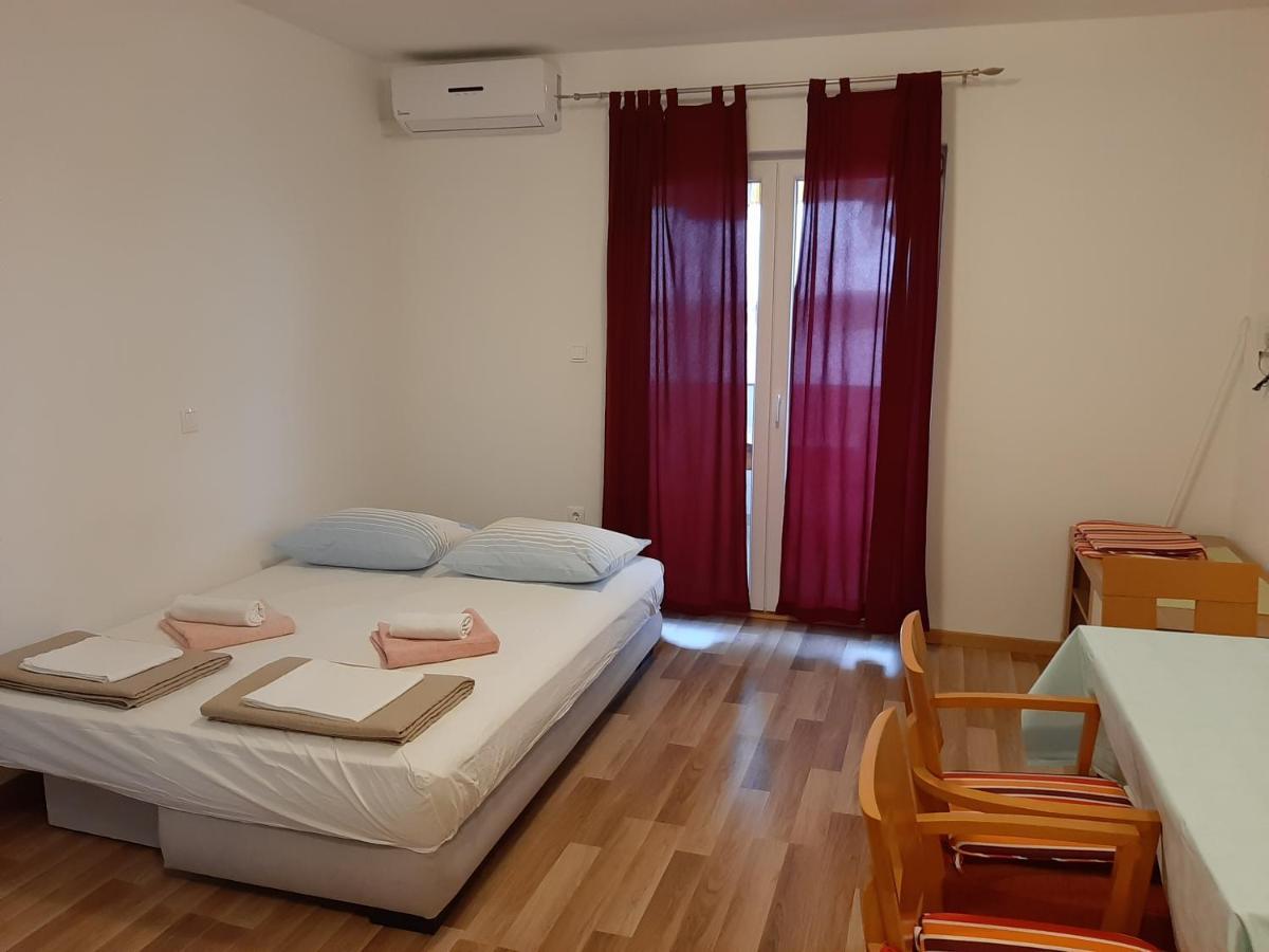 Apartments Nikola Caska Novalja Bagian luar foto